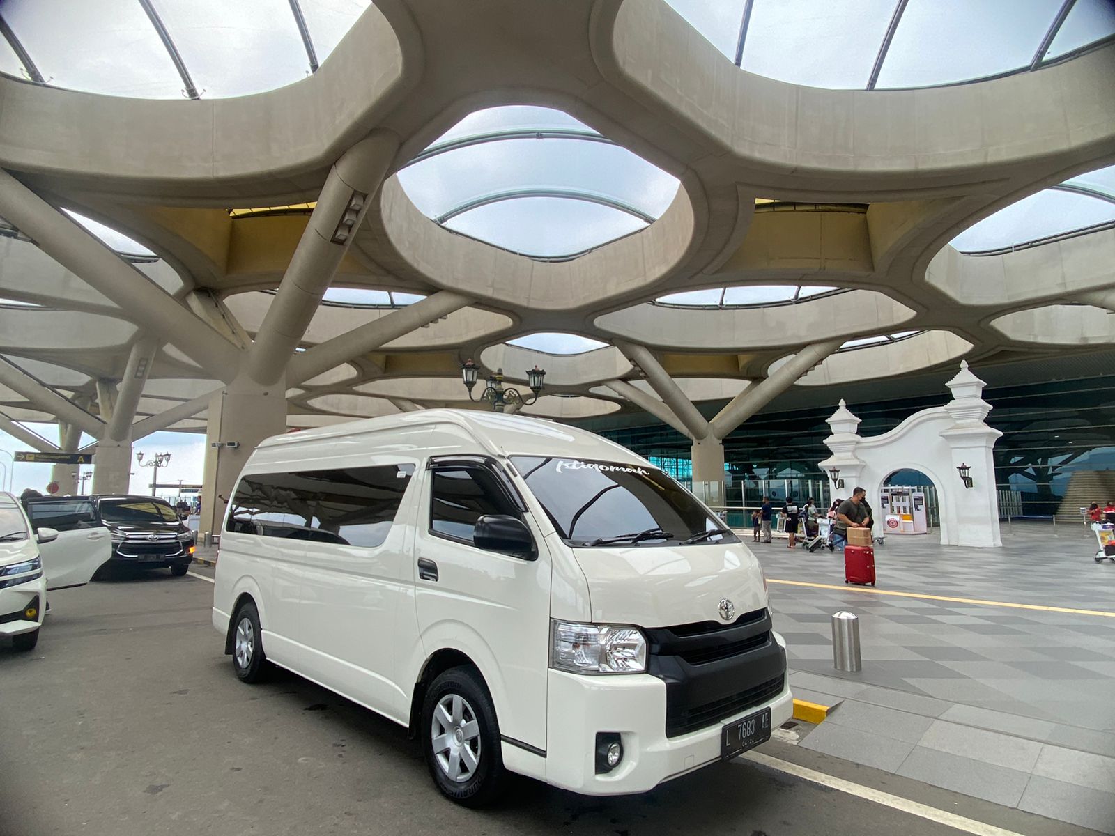 Travel Jakarta Sukabumi Jakarta Toyota Hiace Eksekutif Bintang Trans